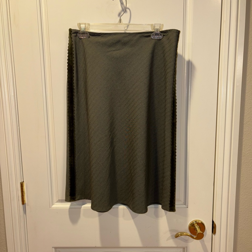 Branche Vintage Women’s Gray Polyester Midi Skirt w/ Olive Green Velvet Stripe